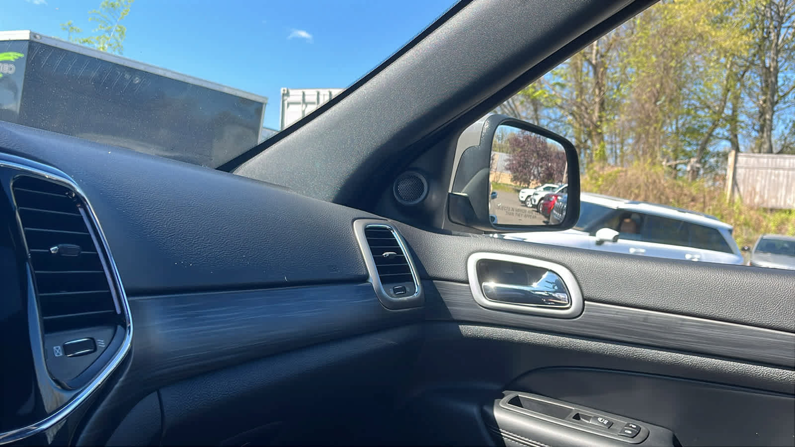 Used 2021 Jeep Grand Cherokee Laredo X AWD/4WD image 18