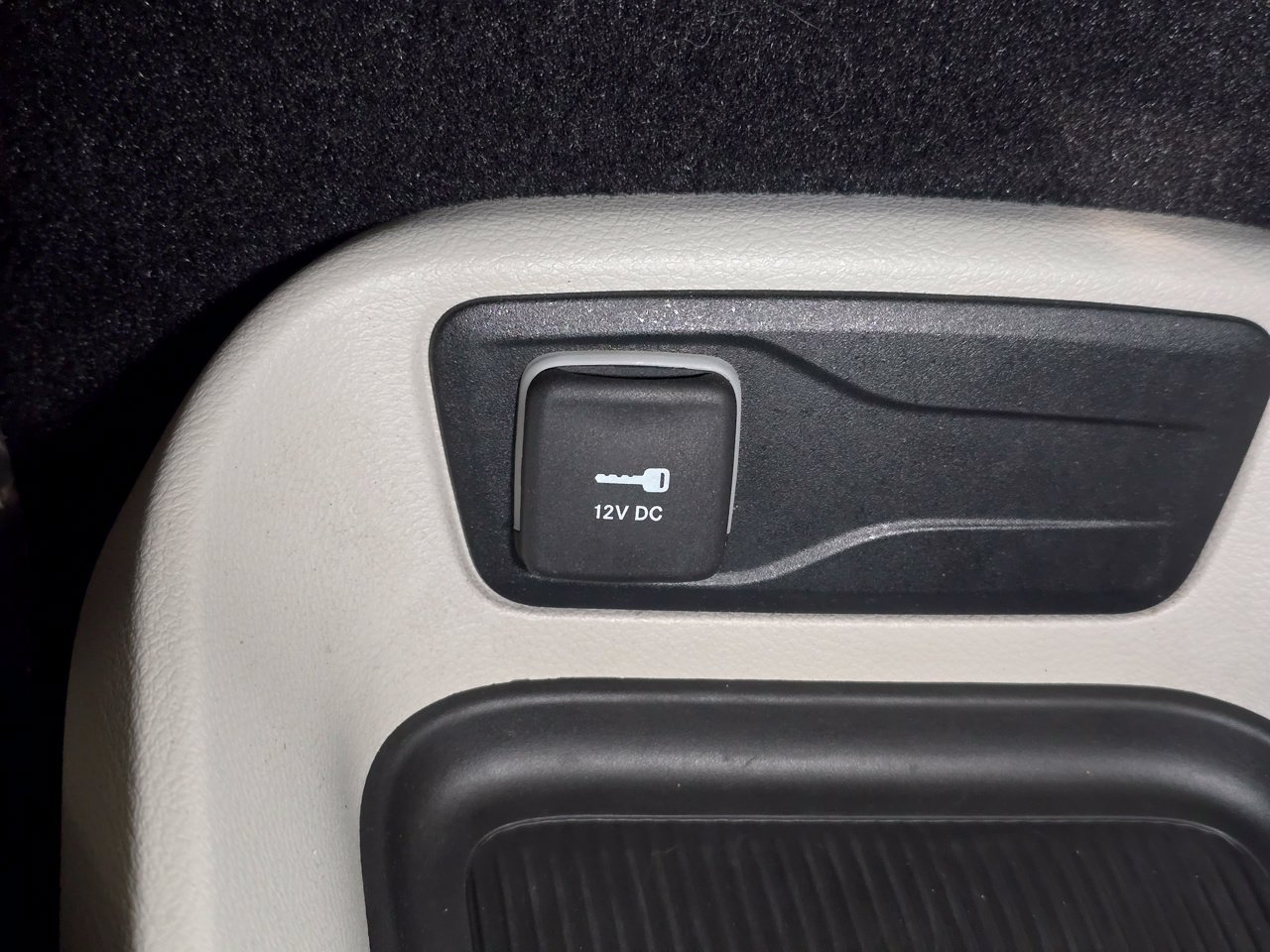 Used 2023 Chrysler Voyager LX FWD image 21