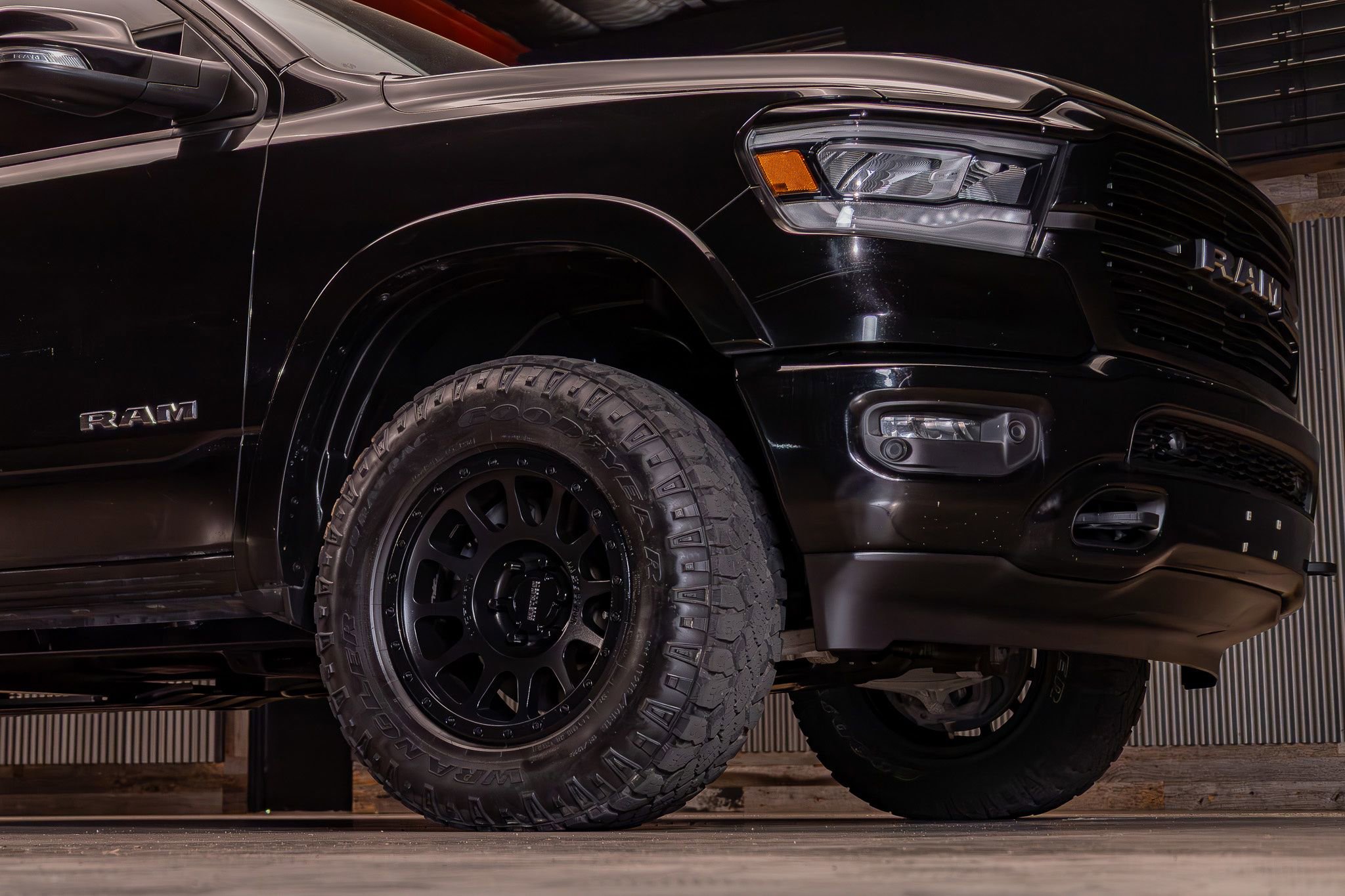 Used 2019 RAM 1500 Laramie w/ Sport Appearance Package AWD/4WD image 11