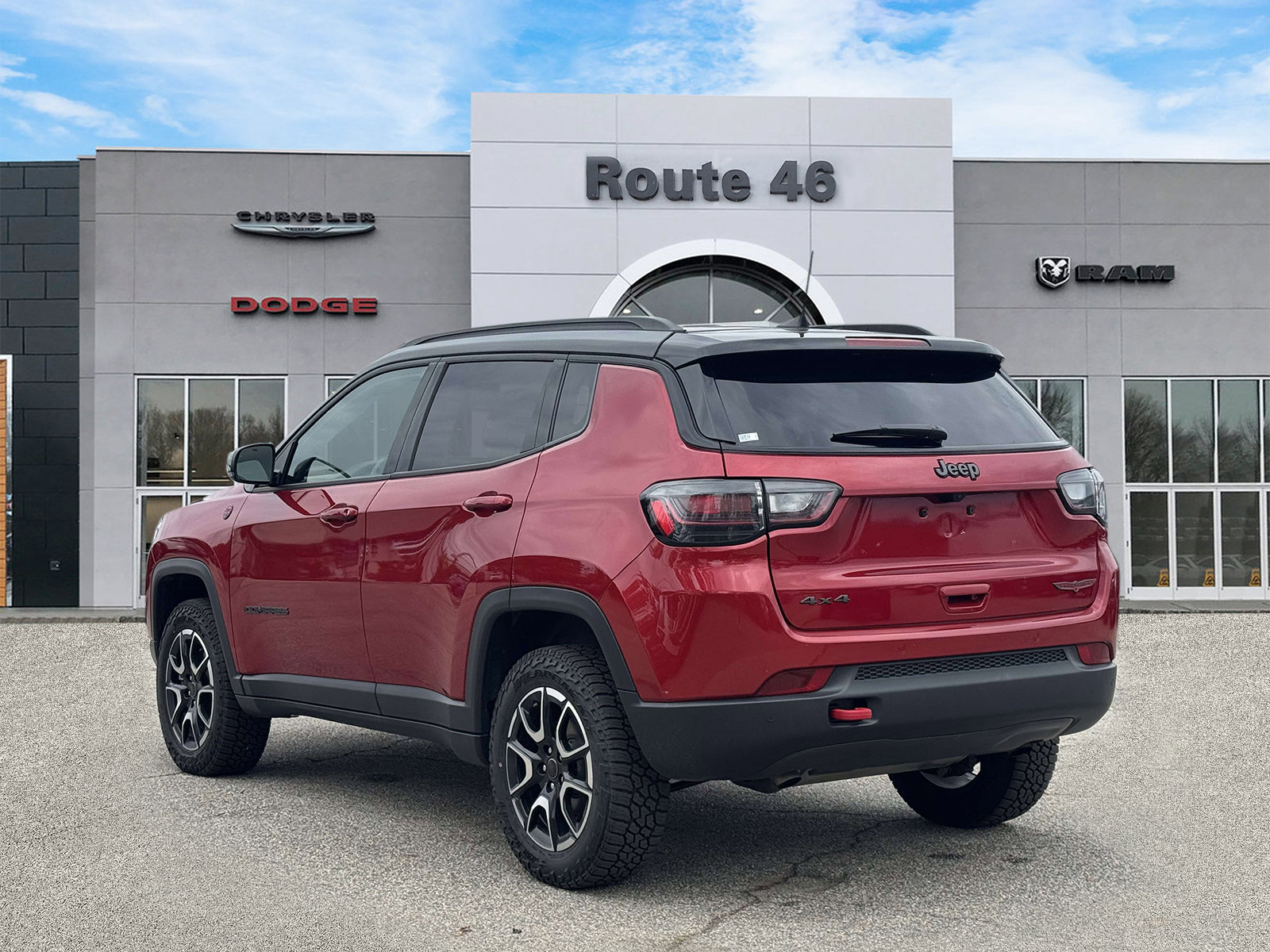 Used 2025 Jeep Compass Trailhawk w/ Trailhawk Elite Group AWD/4WD image 4