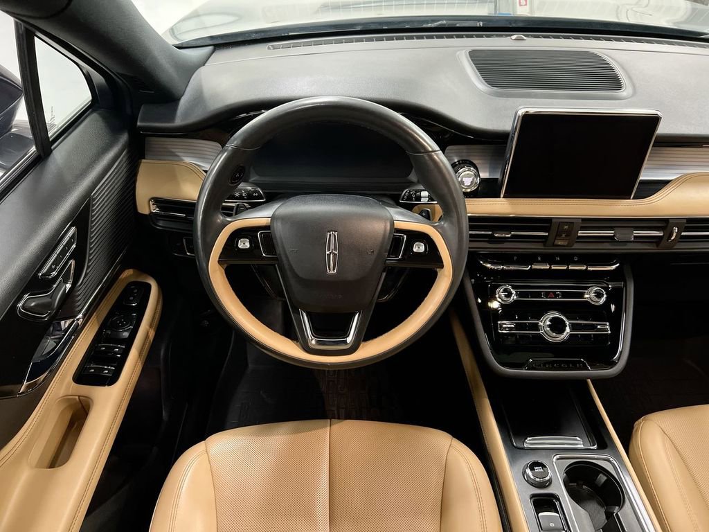 Used 2022 Lincoln Corsair Reserve w/ Equipment Group 201A image 11