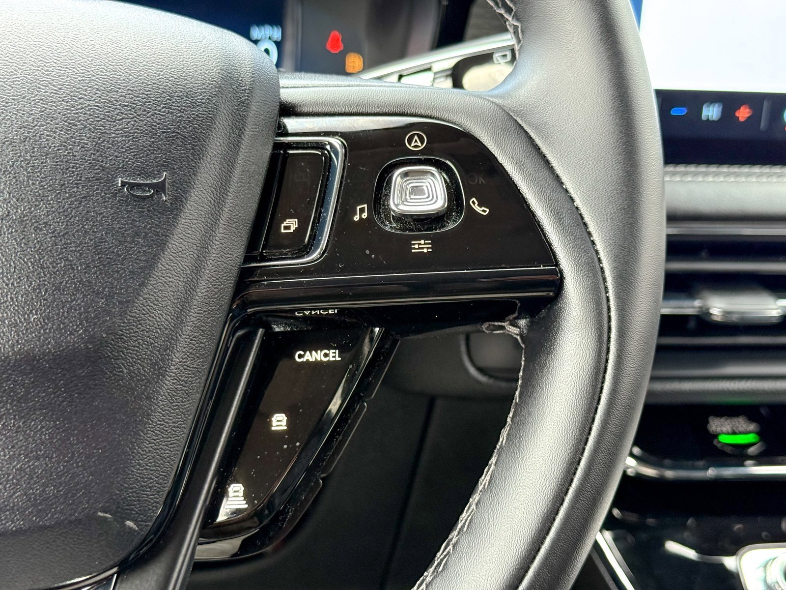 Used 2023 Lincoln Corsair AWD w/ Equipment Group 101A image 39