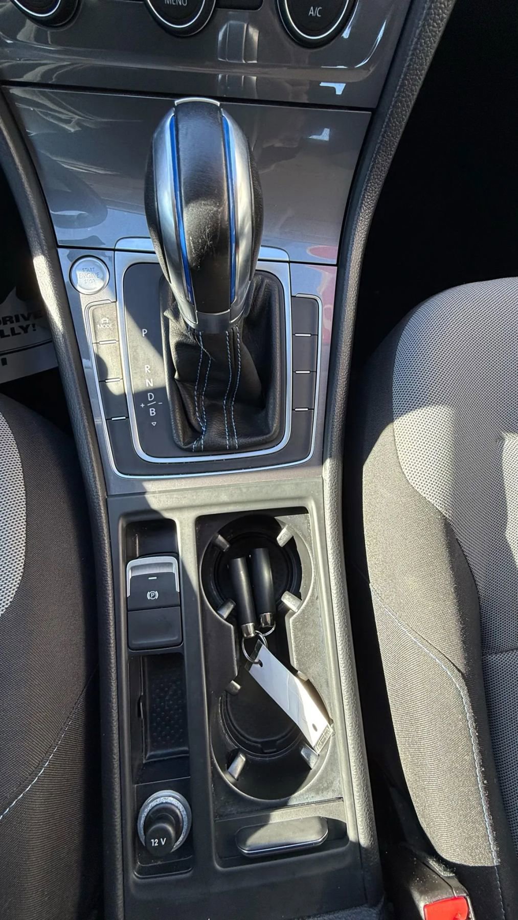 Used 2016 Volkswagen e-Golf SE w/ DC Fast Charging Package image 15