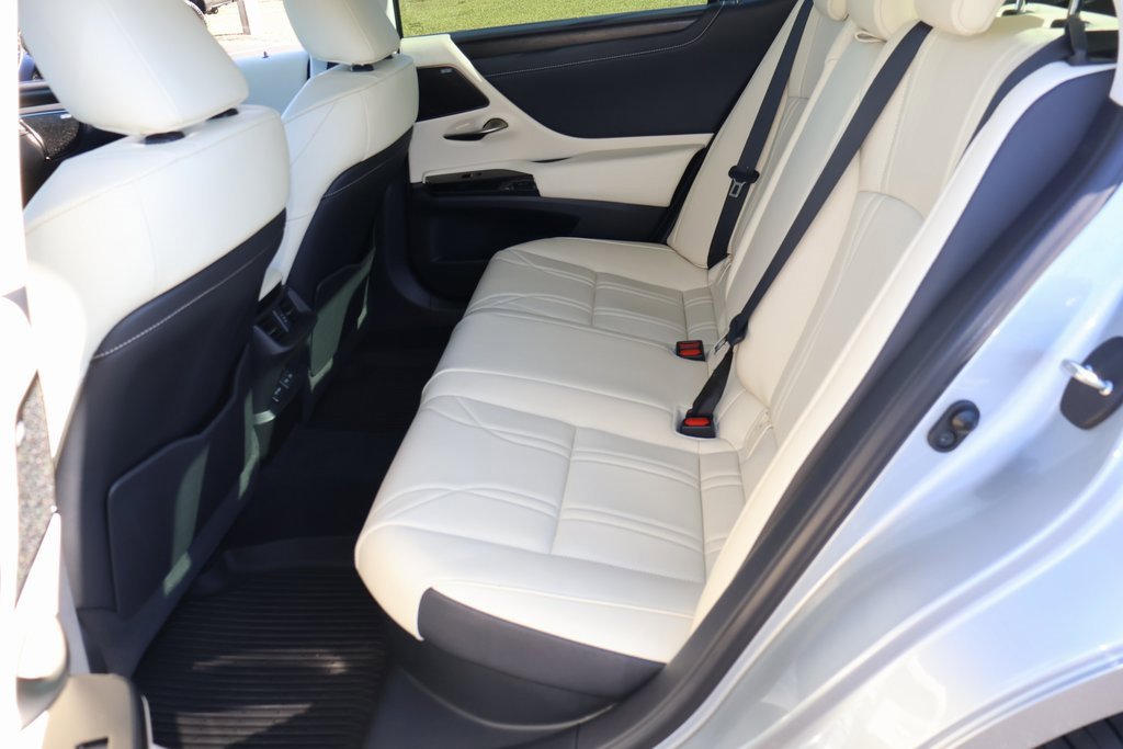 Used 2022 Lexus ES 300h w/ Luxury Package image 14