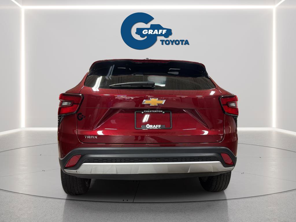 Used 2025 Chevrolet Trax LT w/ LT Convenience Package FWD image 6