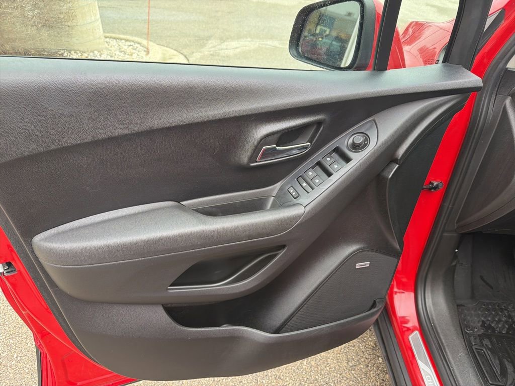 Used 2015 Chevrolet Trax LTZ image 8