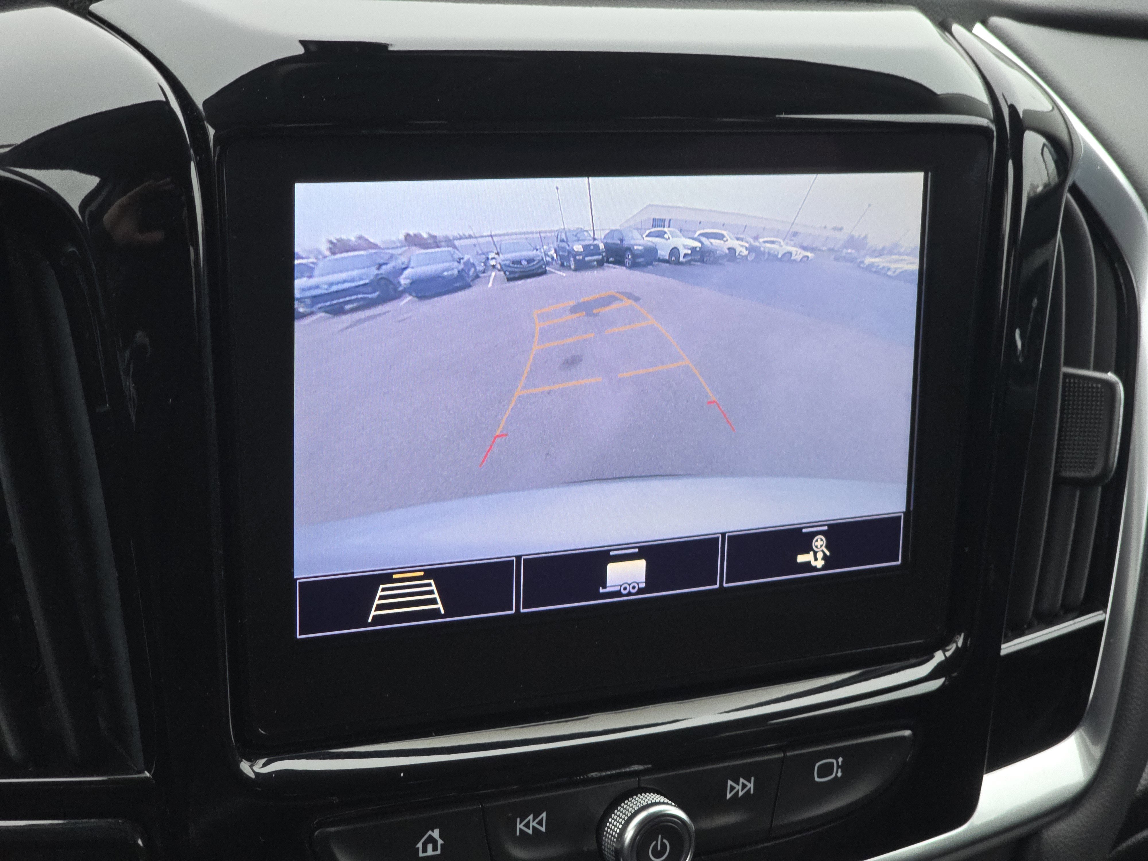 Used 2021 Chevrolet Traverse LT w/ LPO, Floor Liner Package image 24