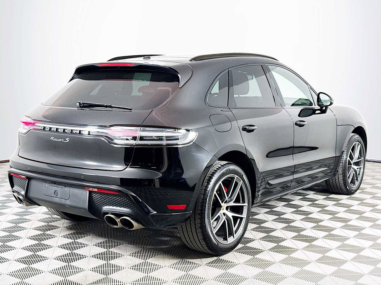 Used 2024 Porsche Macan S image 5