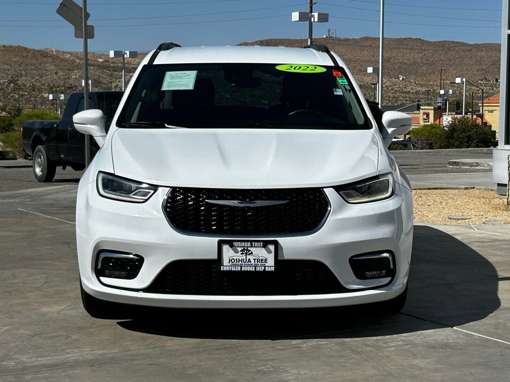 Used 2022 Chrysler Pacifica Touring-L FWD image 2