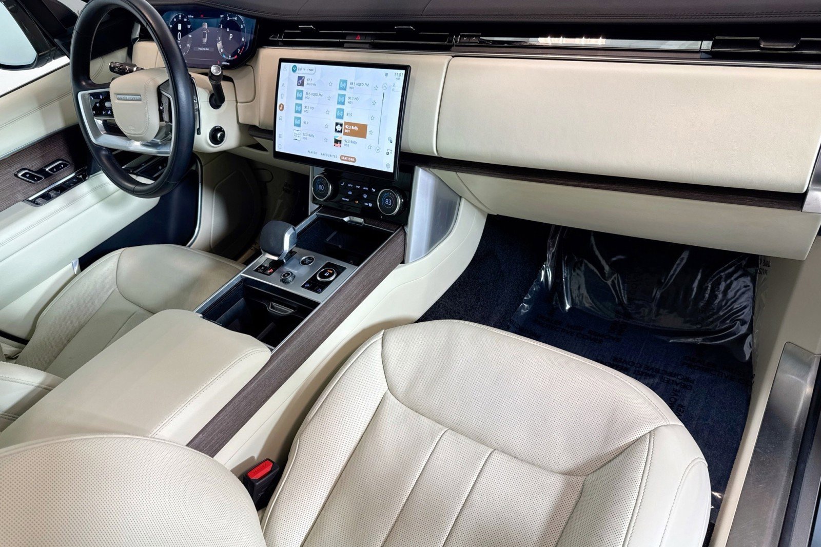 Used 2023 Land Rover Range Rover SE image 27