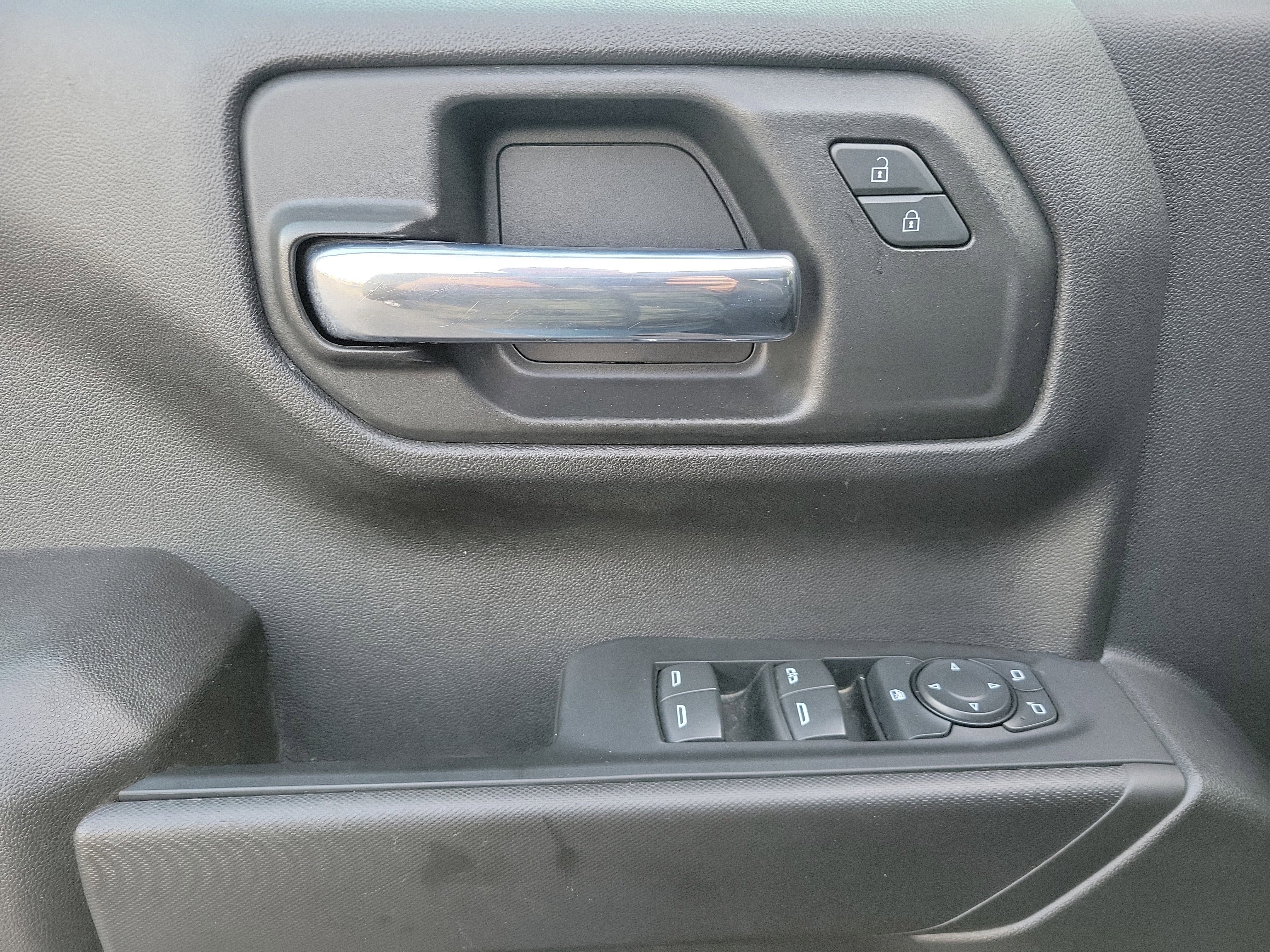 Used 2022 Chevrolet Silverado 1500 Custom w/ Safety Confidence Package image 18