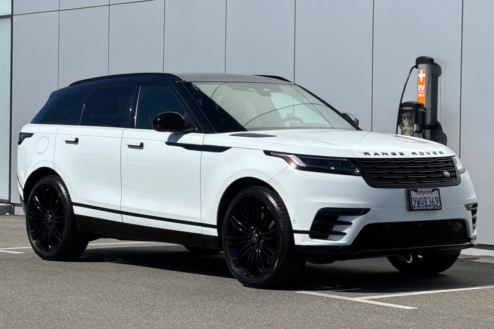 Used 2026 Land Rover Range Rover Velar Dynamic SE image 7