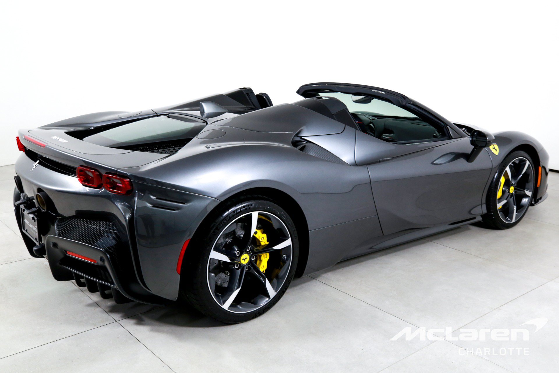 Used 2022 Ferrari SF90 Spider AWD/4WD image 10