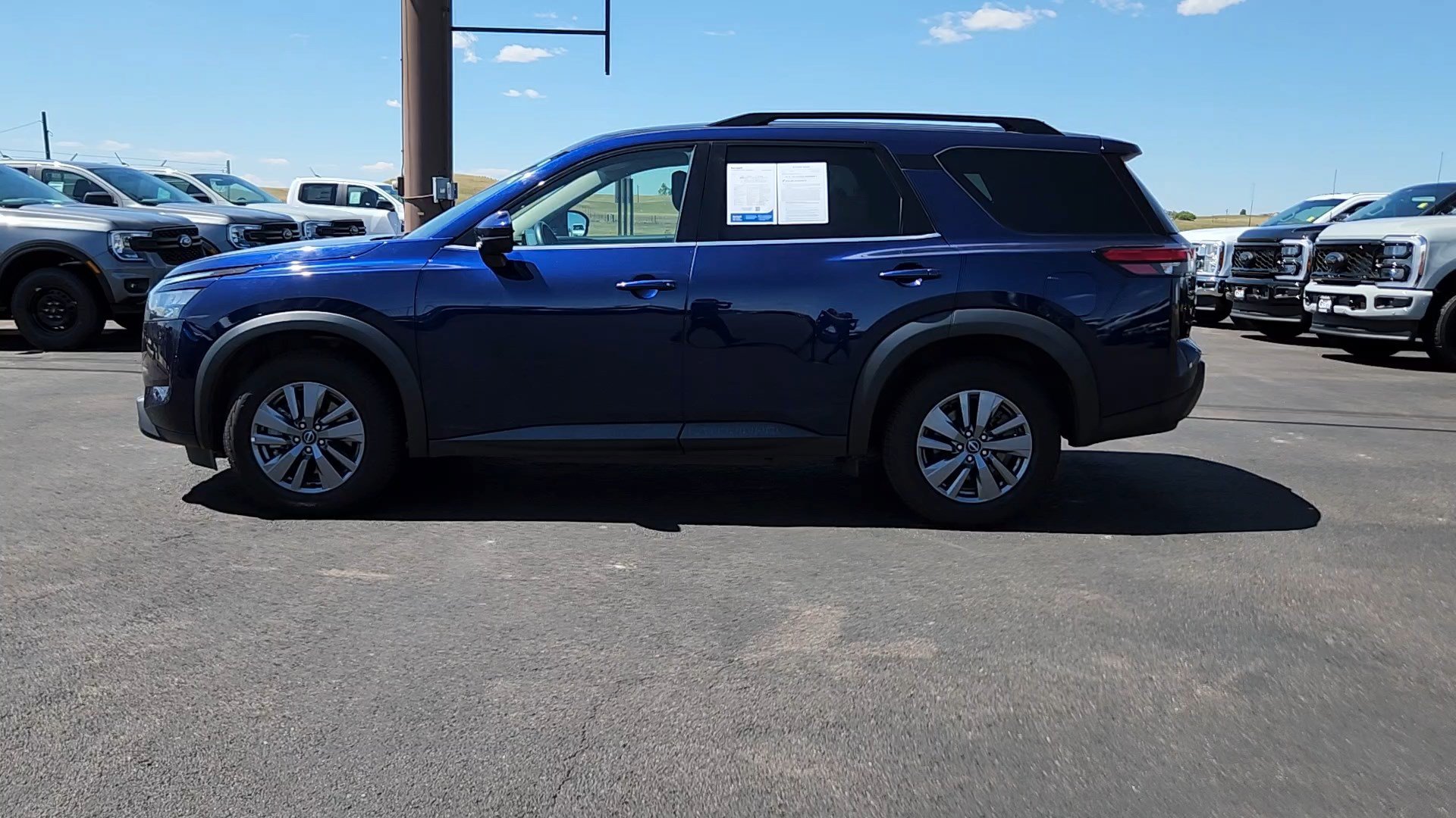 Used 2025 Nissan Pathfinder SV AWD/4WD image 2