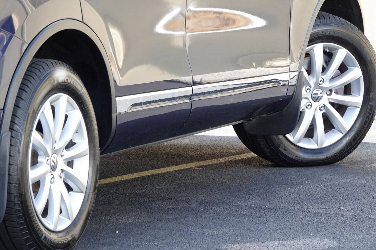 Used 2012 Volkswagen Touareg Sport AWD/4WD image 13