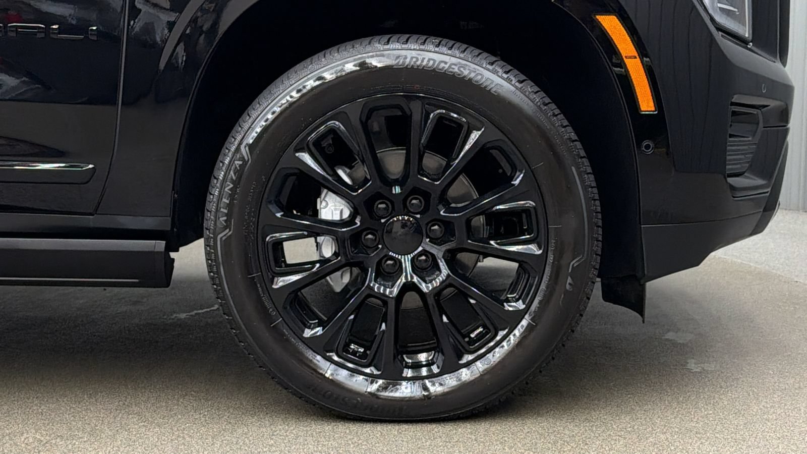 Used 2026 GMC Yukon Denali w/ Sun & Power Step Package AWD/4WD image 9