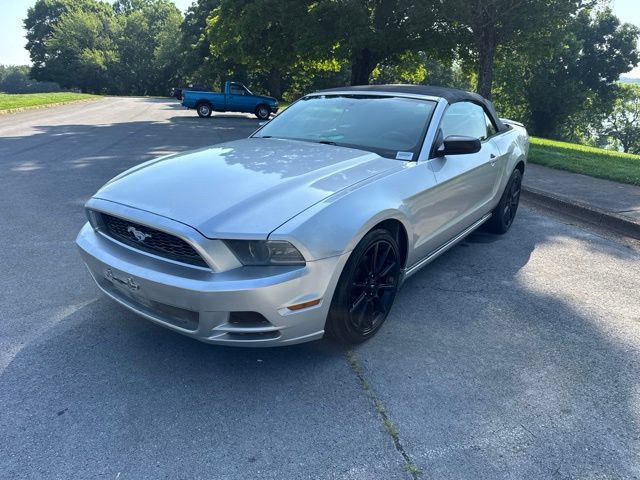 Used 2014 Ford Mustang Convertible RWD image 3