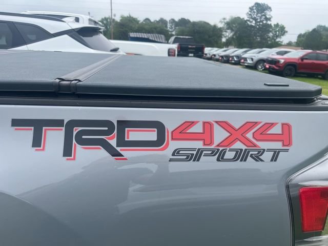 Used 2020 Toyota Tacoma TRD Sport w/ TRD Premium Sport Package AWD/4WD image 11