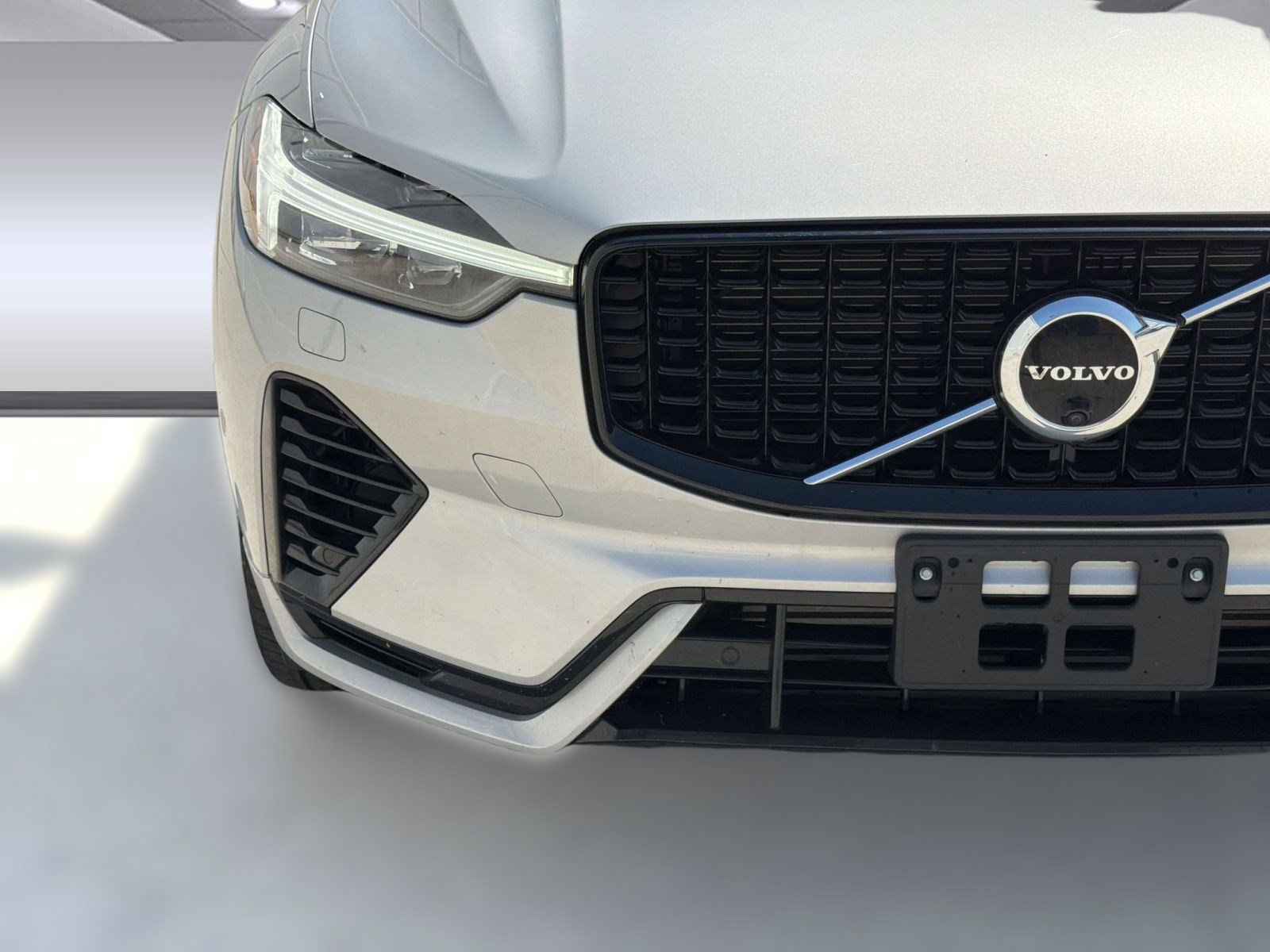 Certified 2023 Volvo XC60 T8 Plus w/ Climate Package AWD/4WD image 29