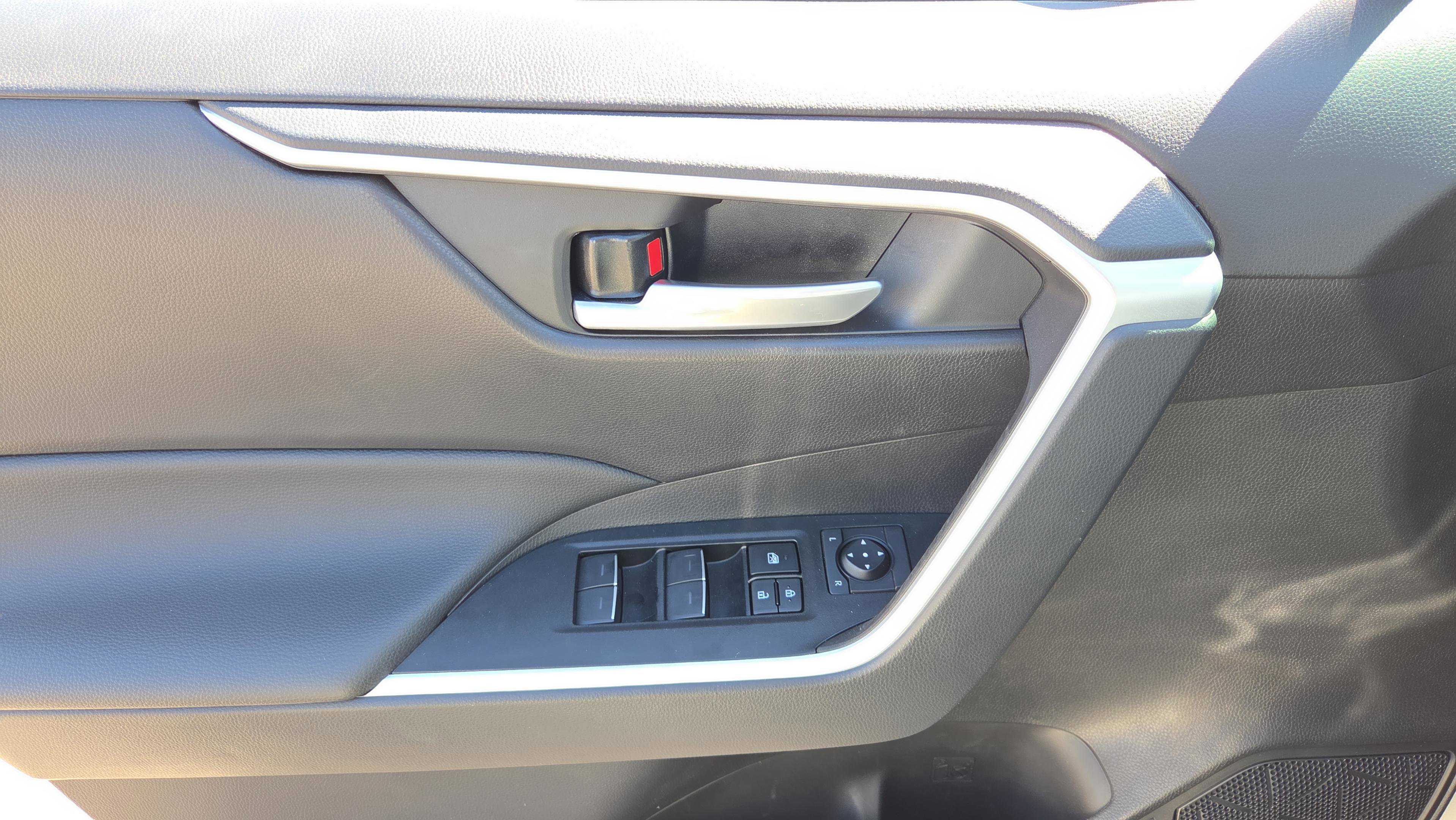 Certified 2025 Toyota RAV4 XLE Premium image 22