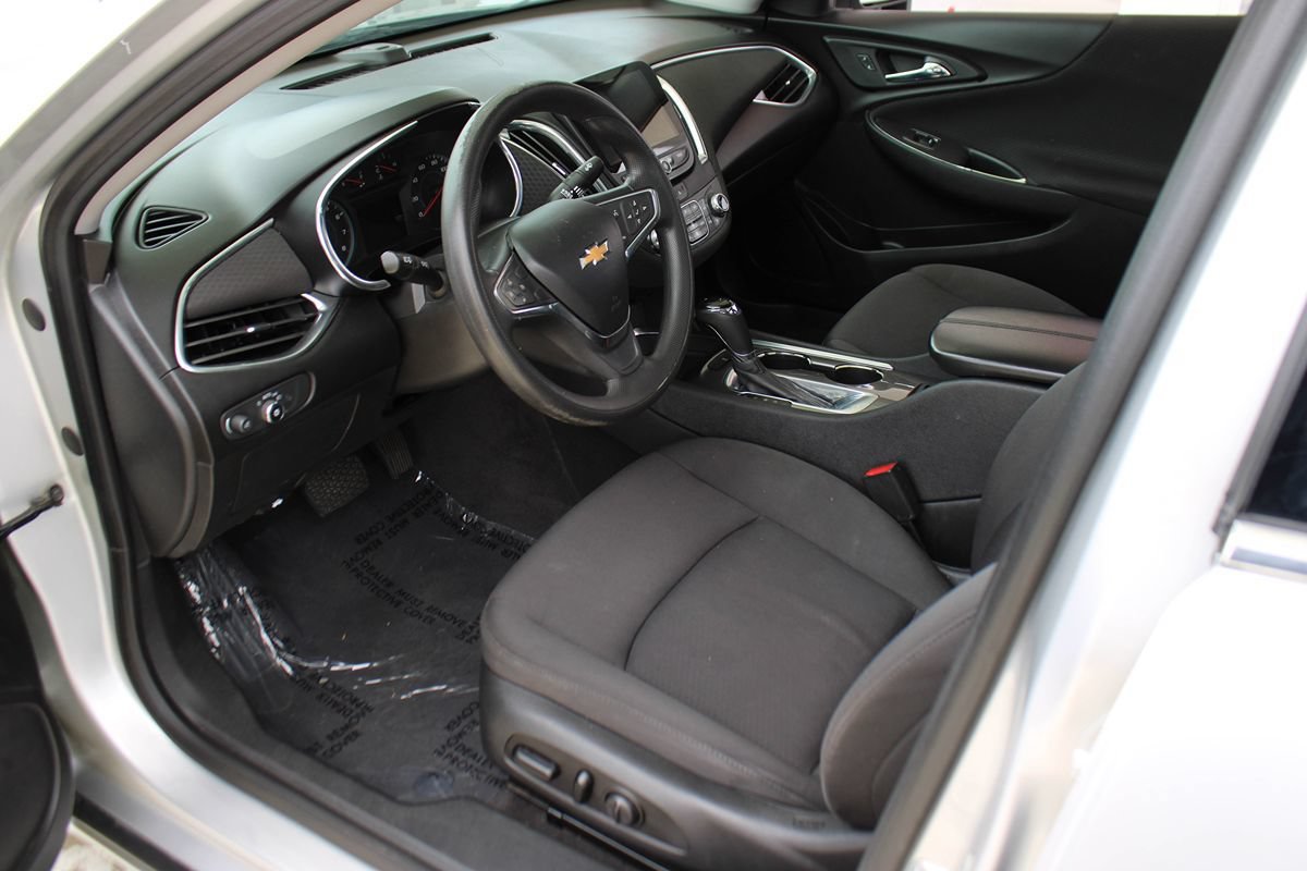 Used 2020 Chevrolet Malibu LT FWD image 13