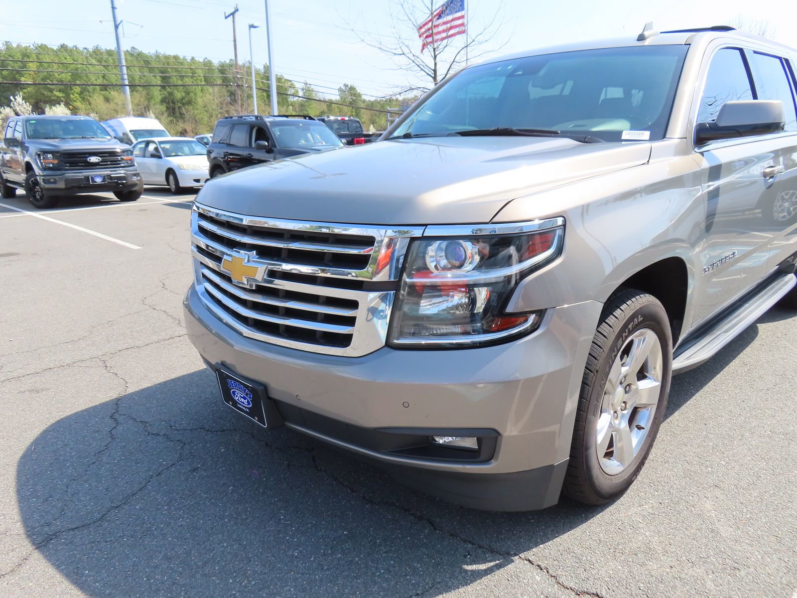 Used 2017 Chevrolet Suburban LT w/ Luxury Package image 10
