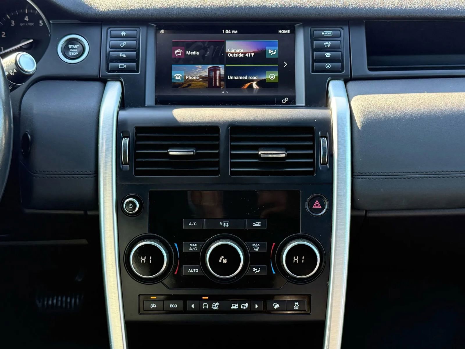 Used 2017 Land Rover Discovery Sport SE image 15