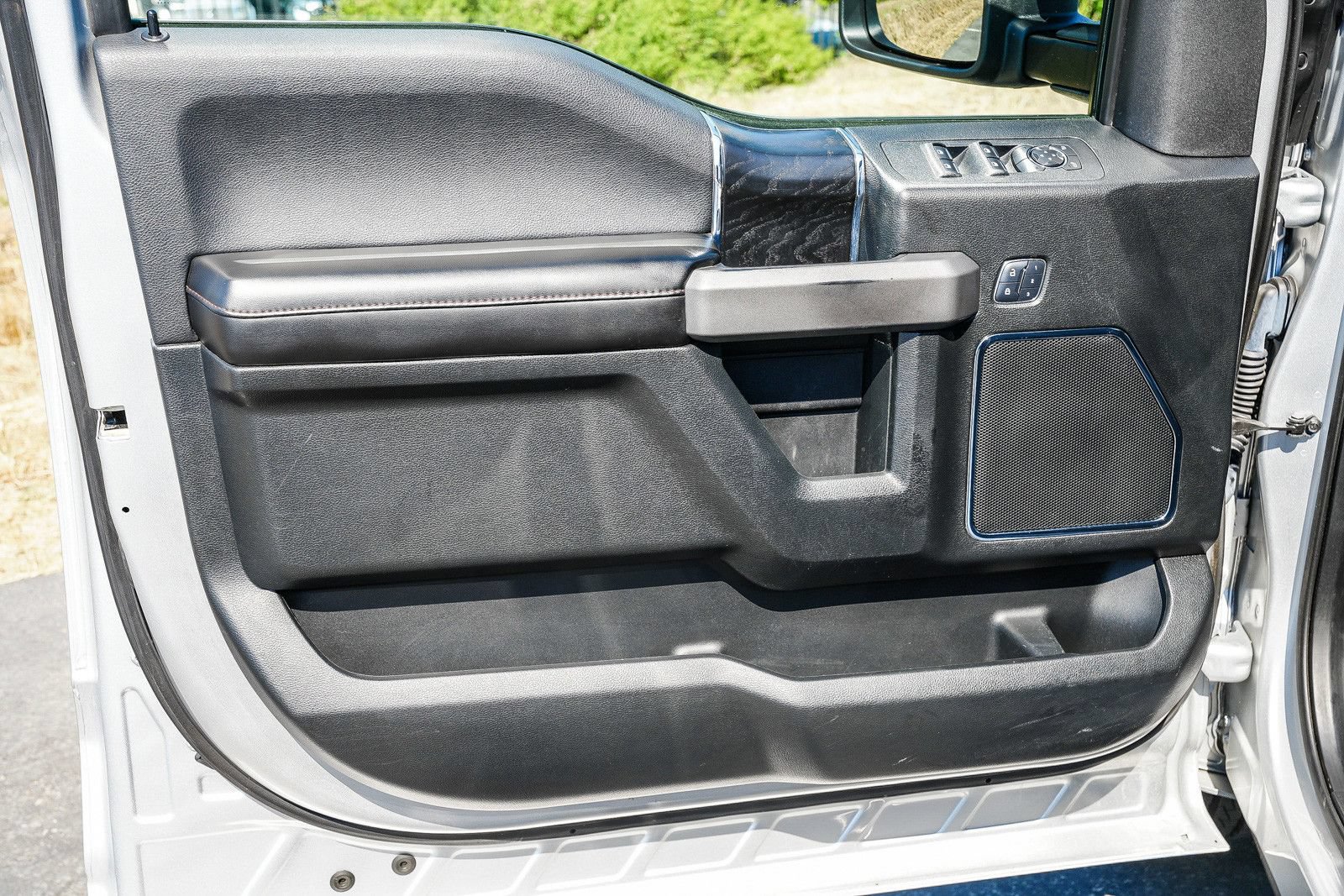 Used 2018 Ford F150 Platinum w/ Equipment Group 701A Luxury AWD/4WD image 21