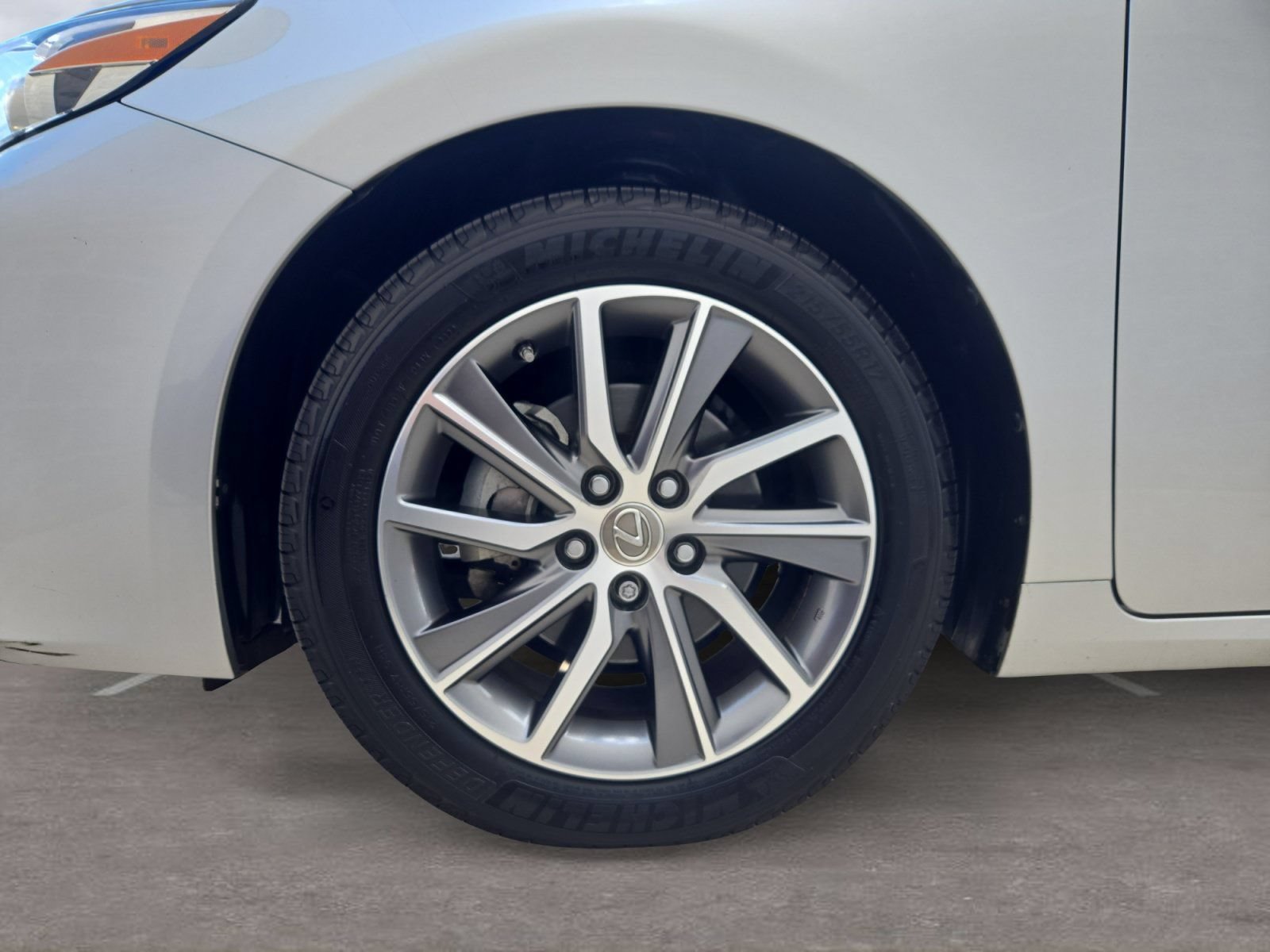 Used 2017 Lexus ES 300h FWD image 10