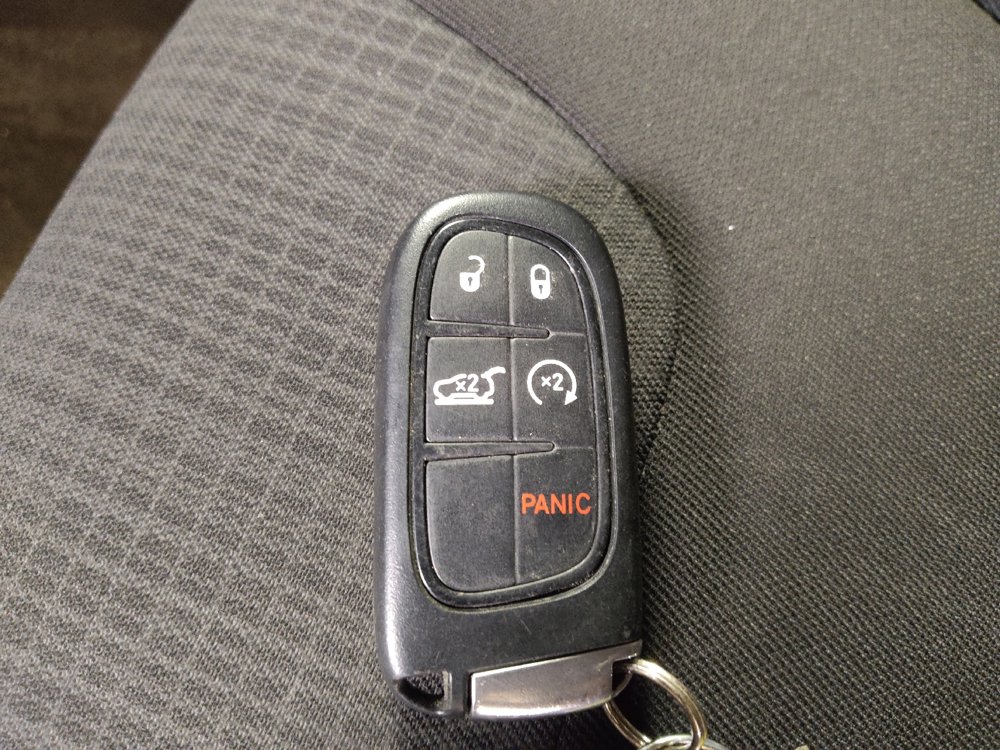 Used 2016 Jeep Cherokee Latitude w/ Comfort/Convenience Group image 32