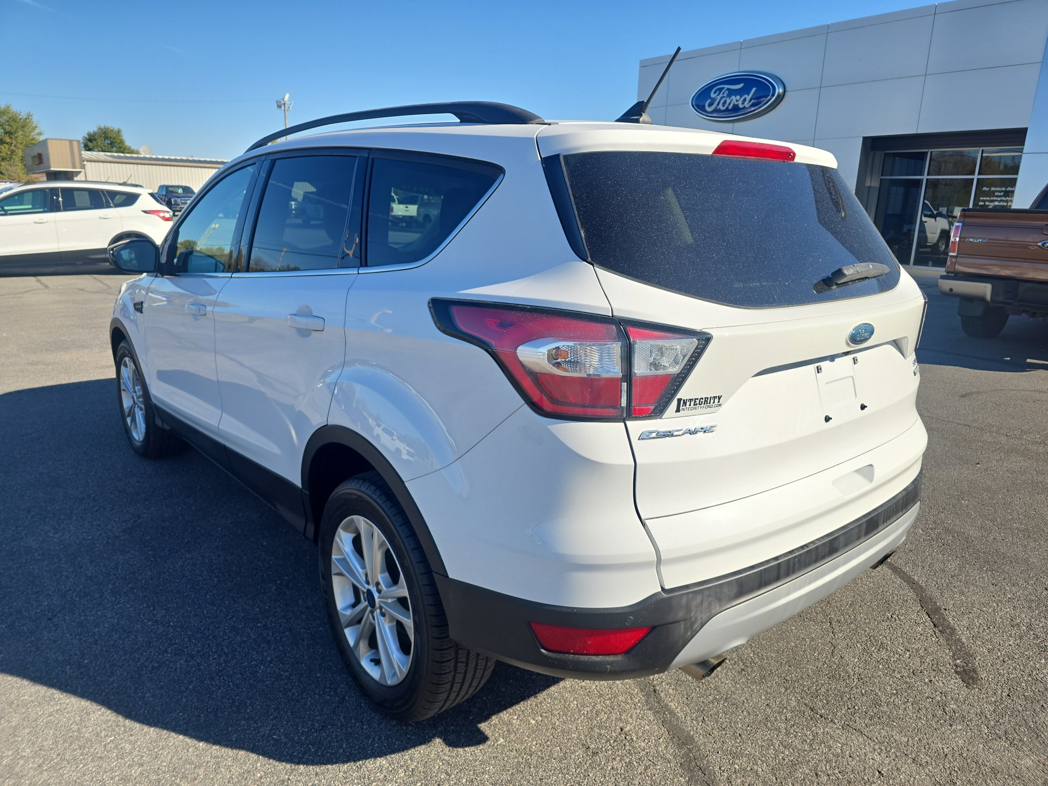 Used 2018 Ford Escape SE w/ Ford Safe & Smart Package FWD image 8