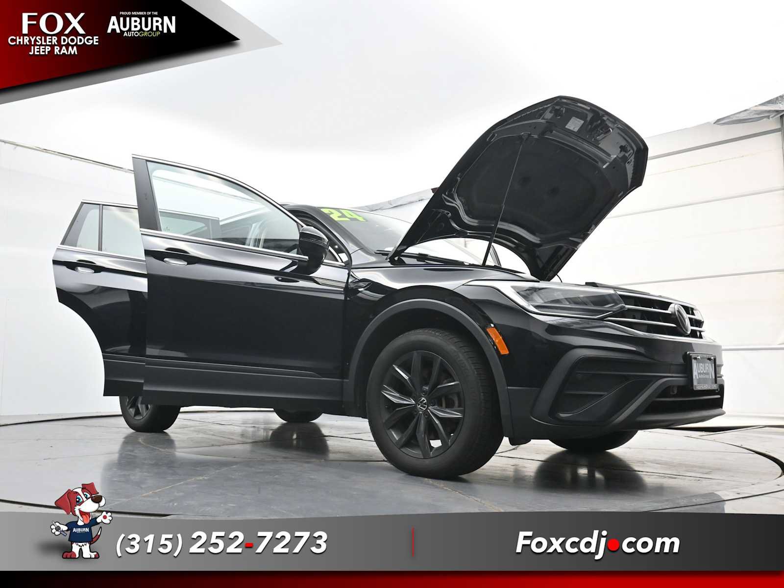 Used 2024 Volkswagen Tiguan SE w/ Panoramic Sunroof Package AWD/4WD image 35