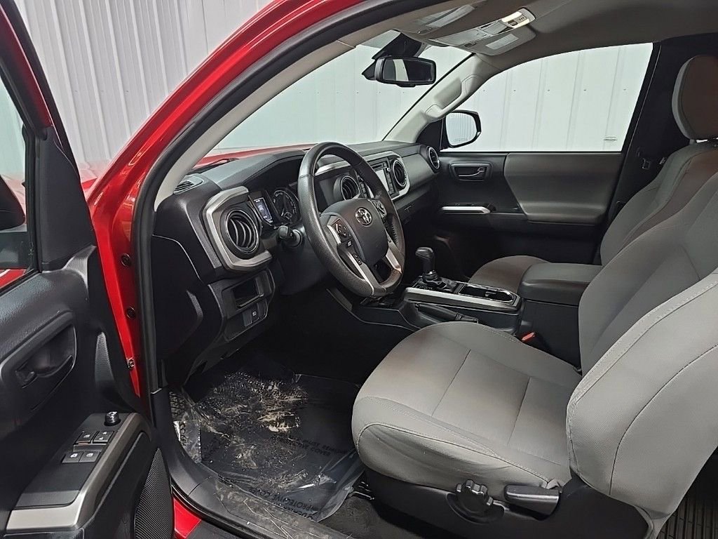 Used 2019 Toyota Tacoma SR5 AWD/4WD image 15