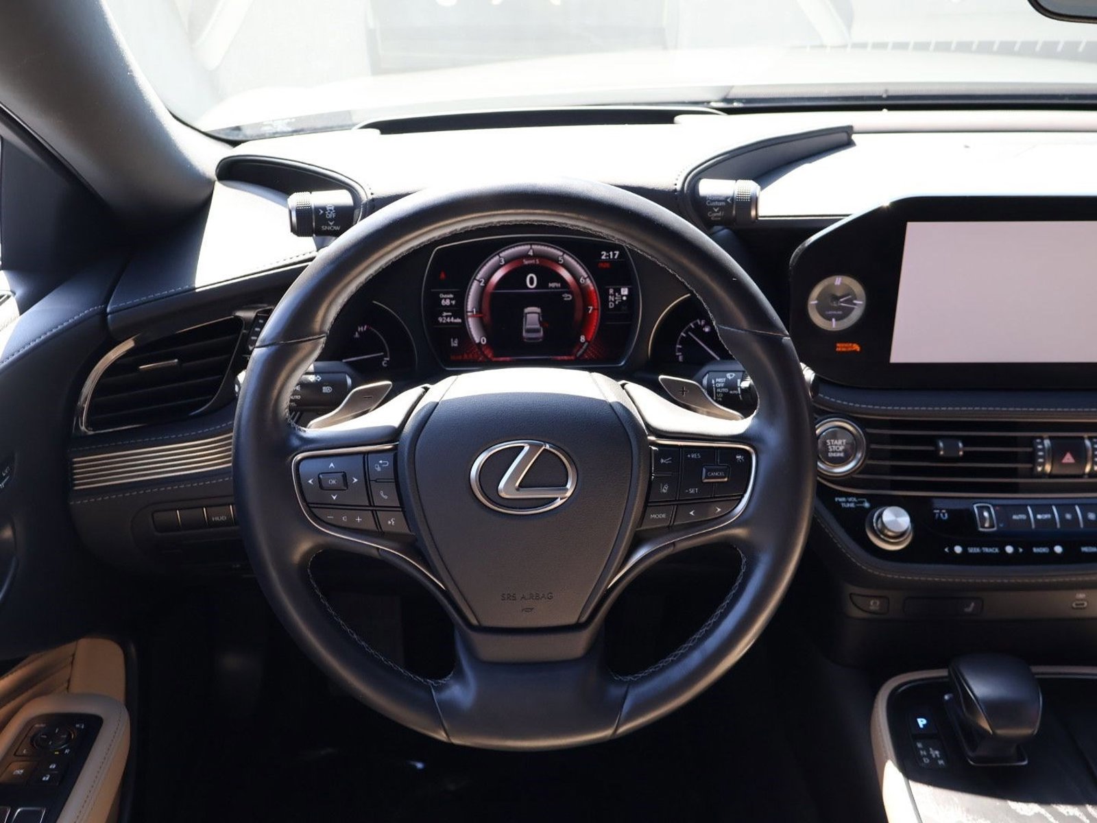 Used 2023 Lexus LS 500 w/ Accessory Package (Z2) image 15