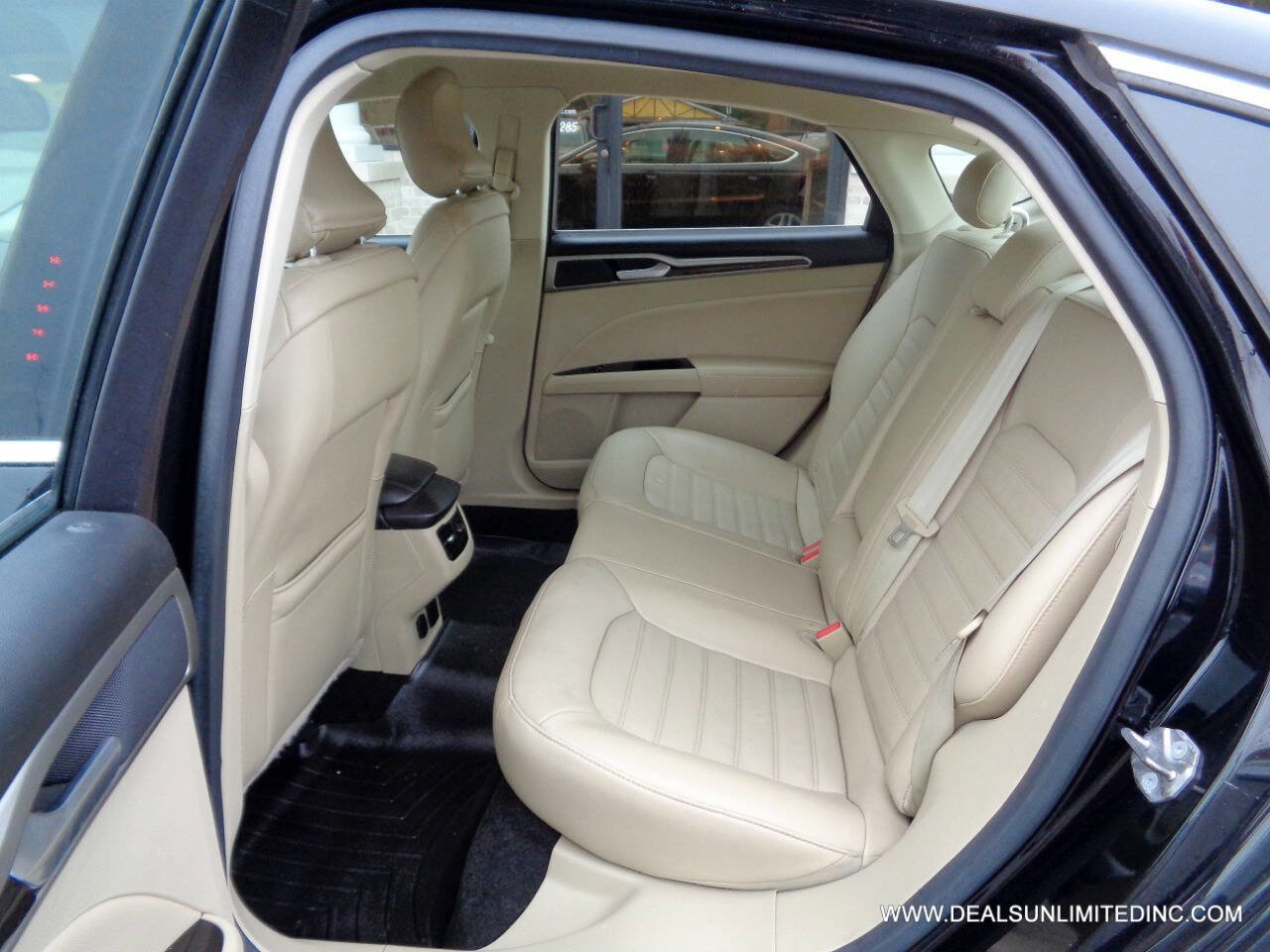 Used 2016 Ford Fusion SE w/ Equipment Group 202A image 15