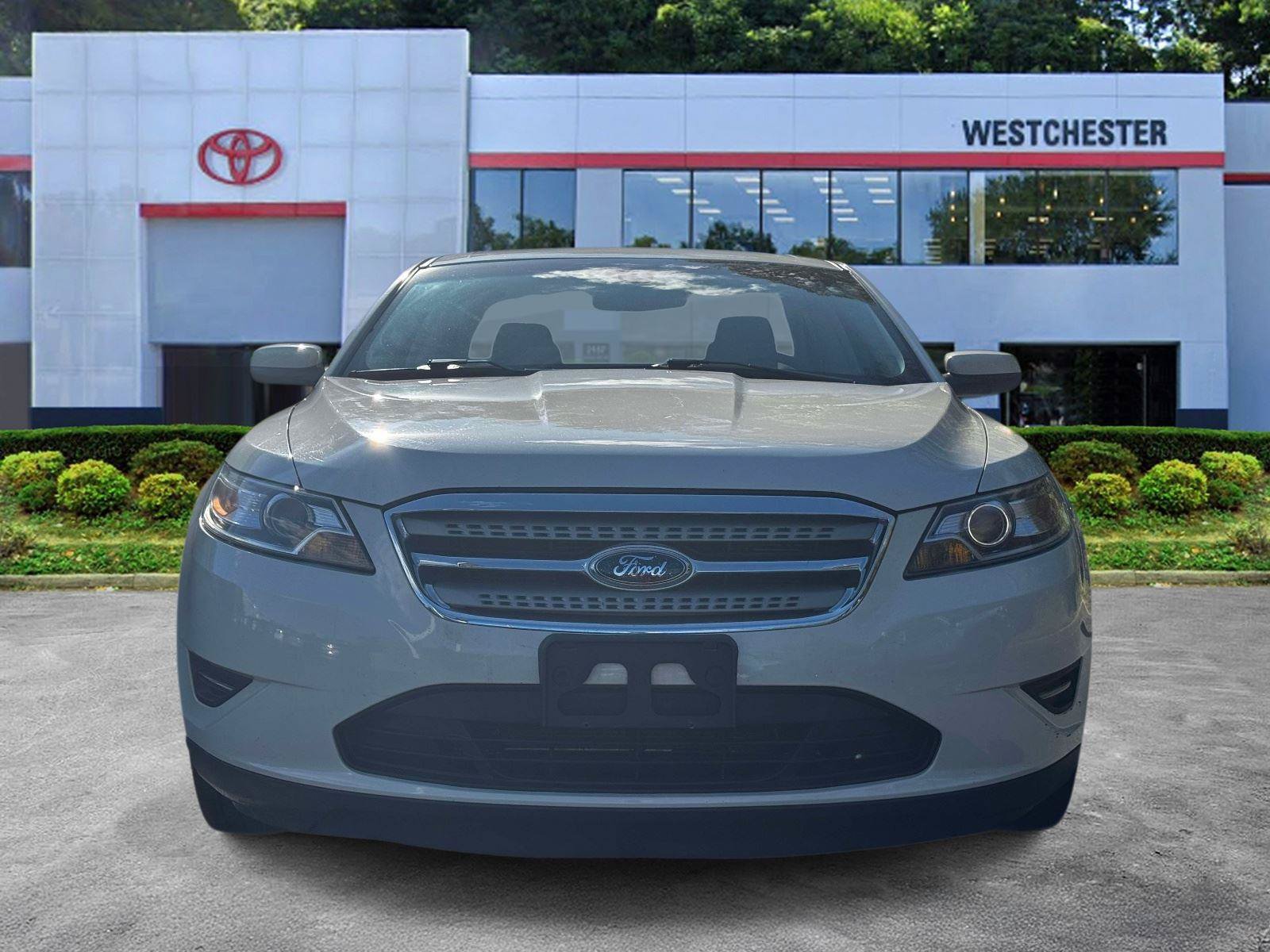 Used 2010 Ford Taurus SEL FWD image 2
