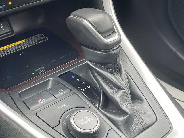 Used 2020 Toyota RAV4 Limited AWD/4WD image 30