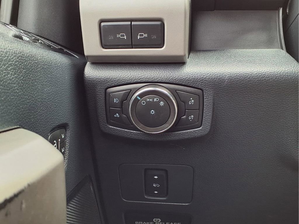 Used 2022 Ford F350 Lariat w/ Chrome Package image 13