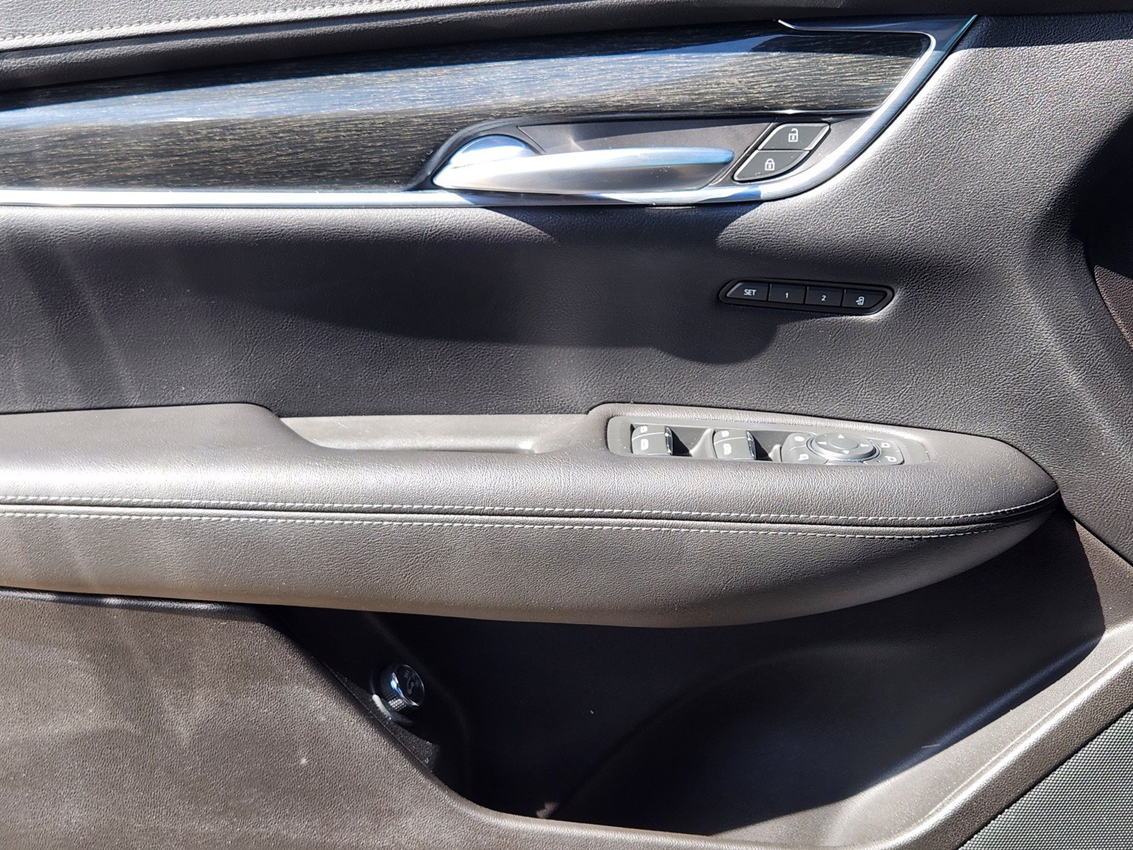 Used 2021 Cadillac XT5 Premium Luxury w/ LPO, Floor Liner Package FWD image 21