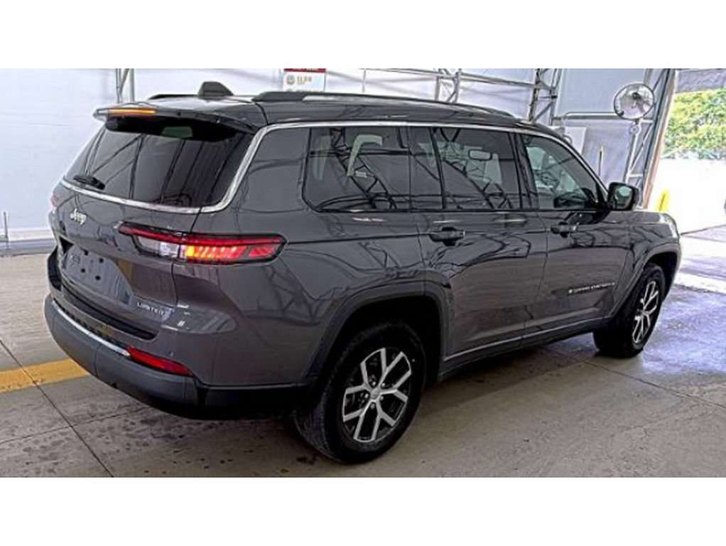 Used 2023 Jeep Grand Cherokee L Limited AWD/4WD image 4