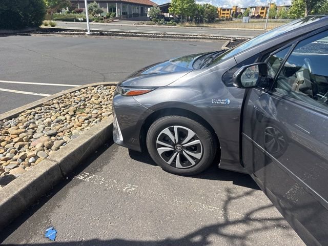 Used 2017 Toyota Prius Prime Advanced w/ Protection Package FWD image 12
