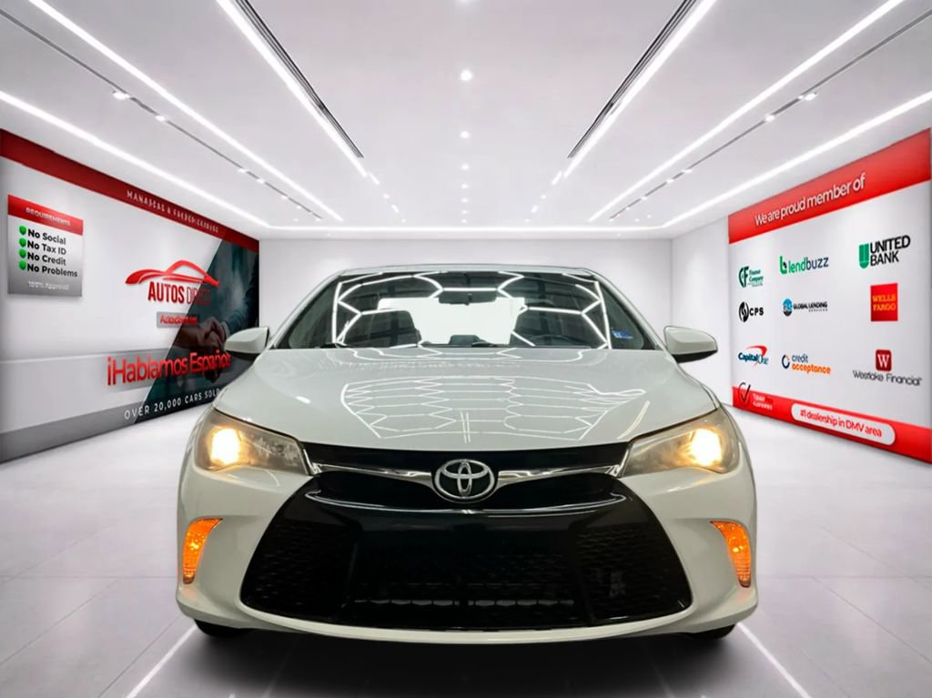 Used 2015 Toyota Camry SE FWD image 3