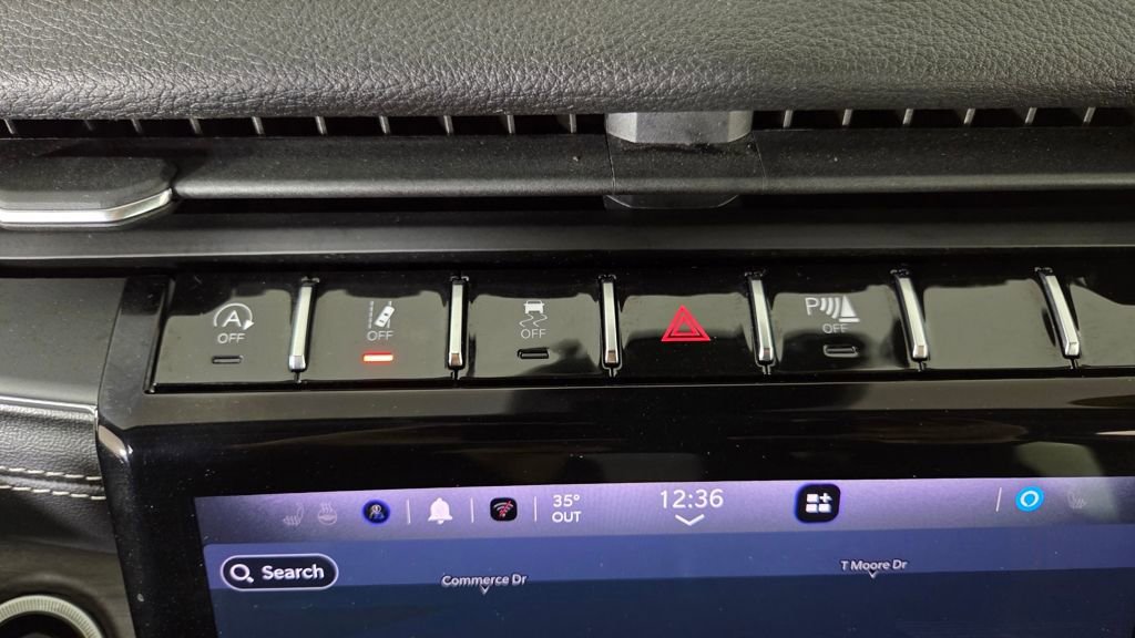 Used 2023 Jeep Grand Cherokee Limited w/ Black Appearance Package image 27