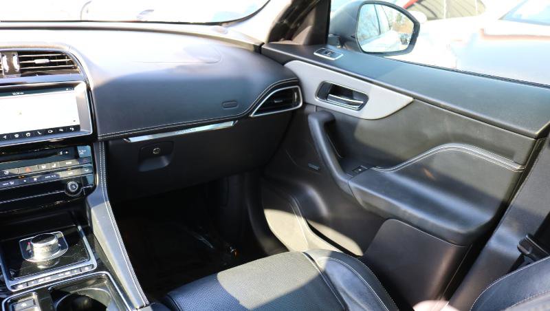 Used 2018 Jaguar F-PACE S image 22