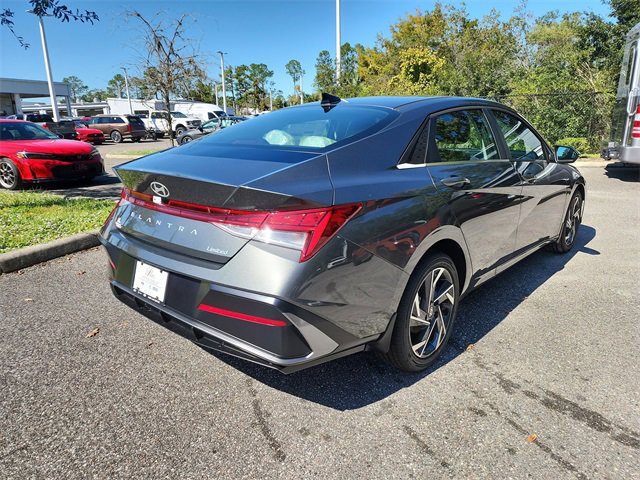 New 2025 Hyundai Elantra Limited image 3