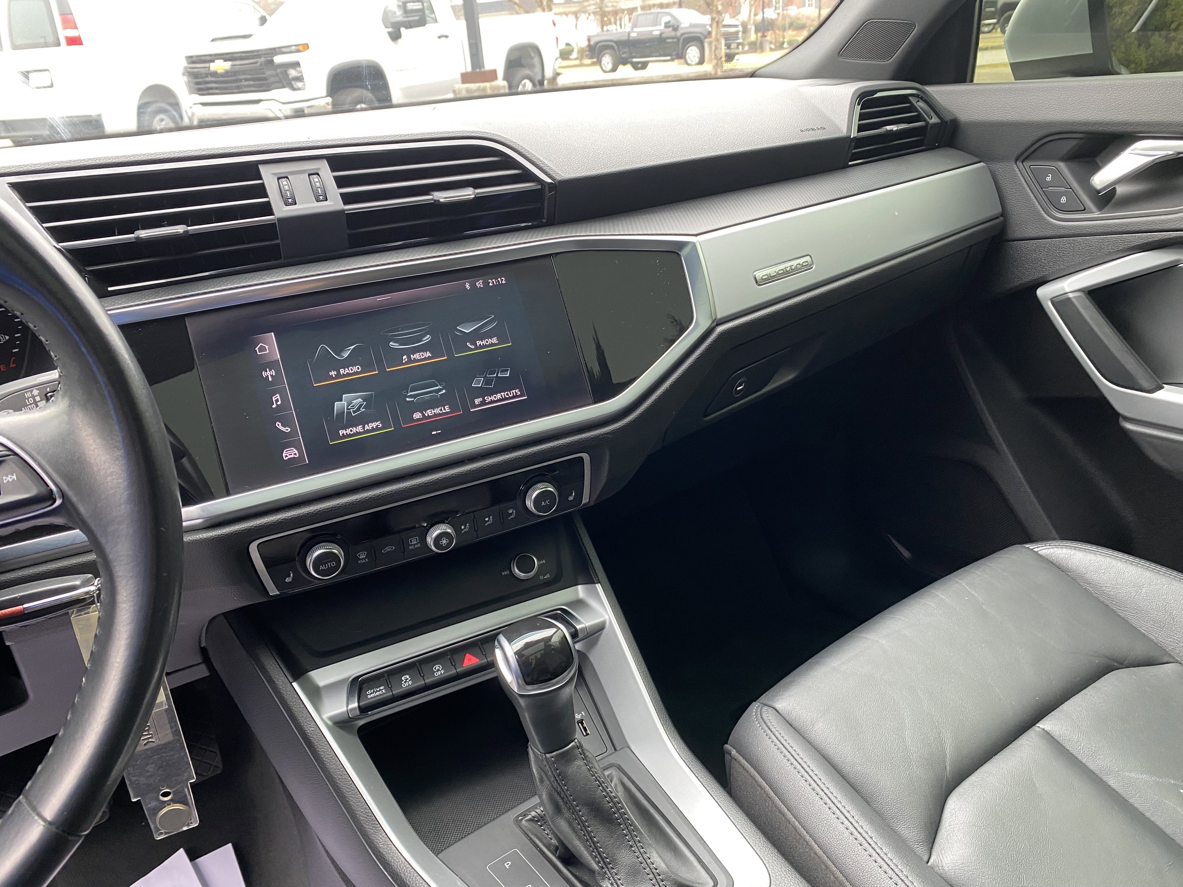 Used 2020 Audi Q3 2.0T Premium image 23