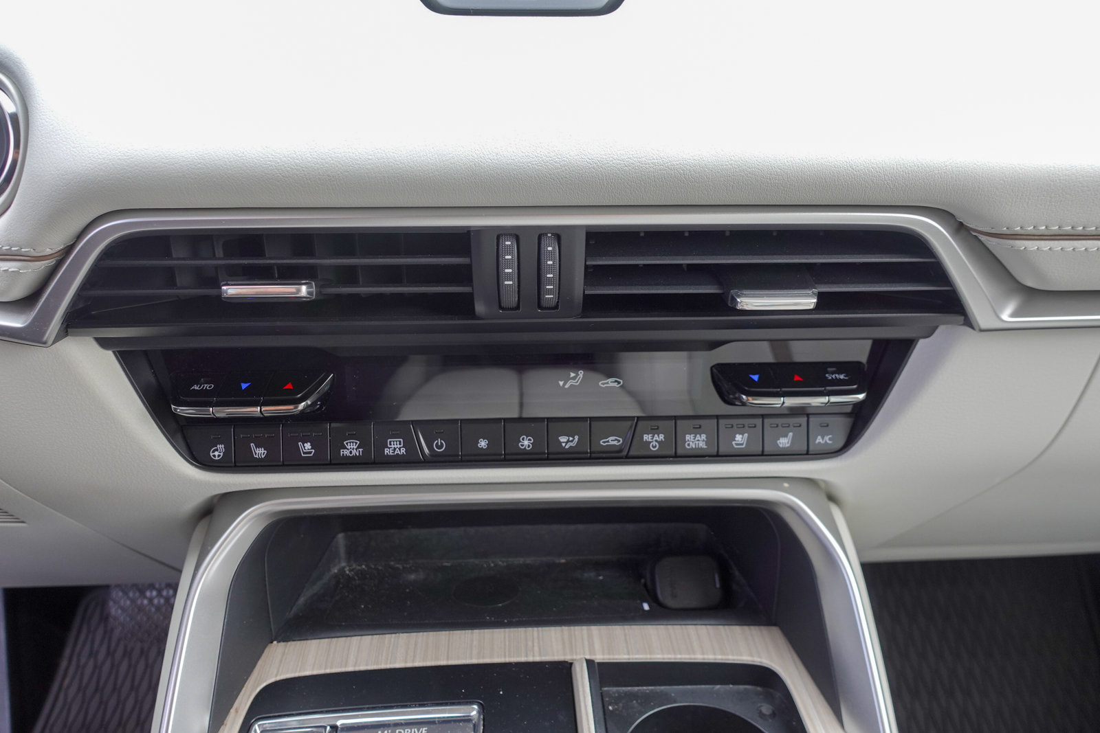 Used 2024 MAZDA CX-90 Plug-In Hybrid w/ Premium Plus AWD/4WD image 23