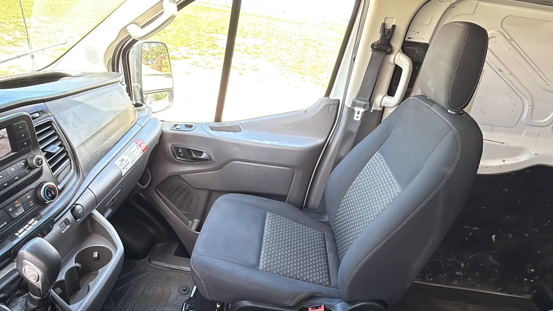 Used 2024 Ford Transit 250 Low Roof w/ Exterior Upgrade Package RWD image 15
