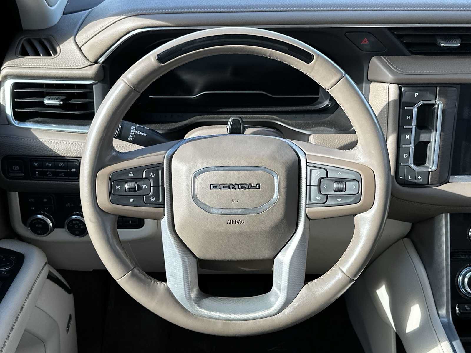 Used 2023 GMC Yukon Denali w/ Advanced Technology Package AWD/4WD image 23
