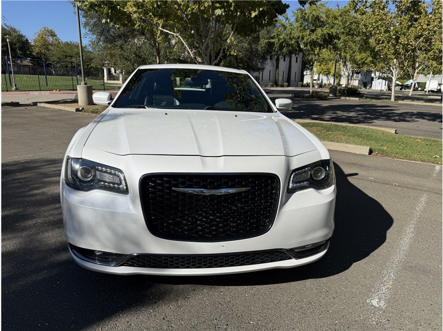 Used 2016 Chrysler 300 S RWD image 8